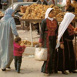 Woman wearing jilbab (left) and women wearing traditional thoub (right)